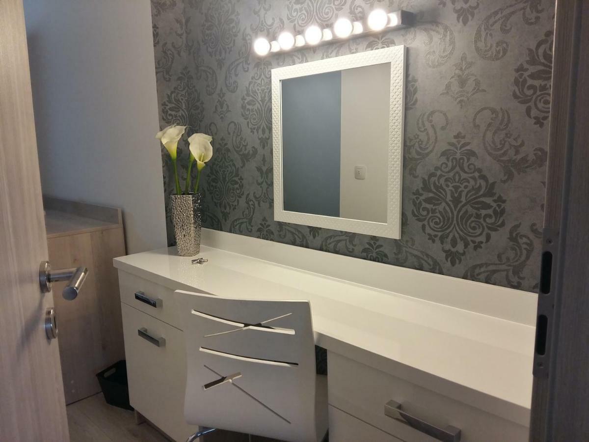 Apartment Vila Nina เพทรอซาเน ภายนอก รูปภาพ