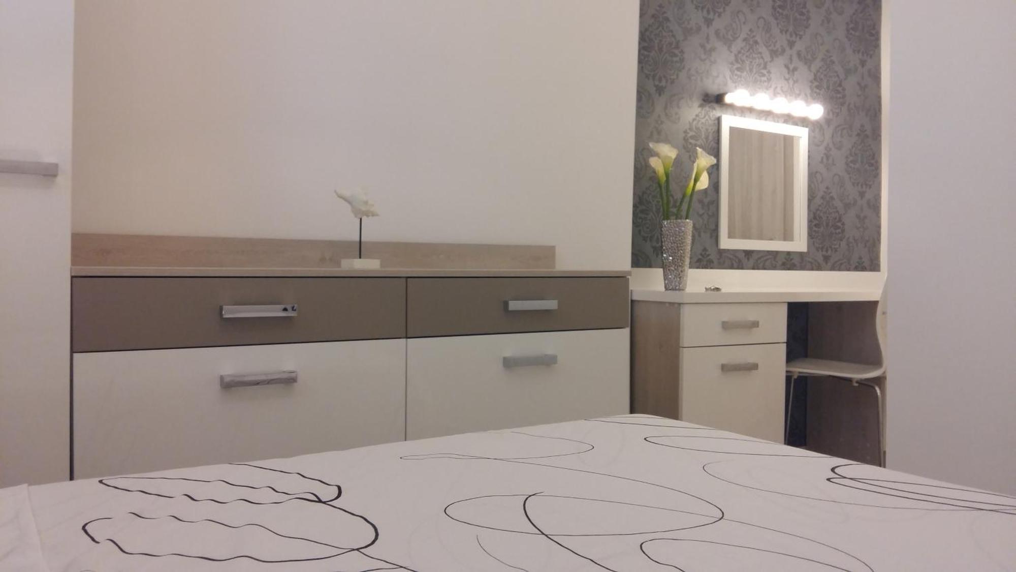 Apartment Vila Nina เพทรอซาเน ภายนอก รูปภาพ