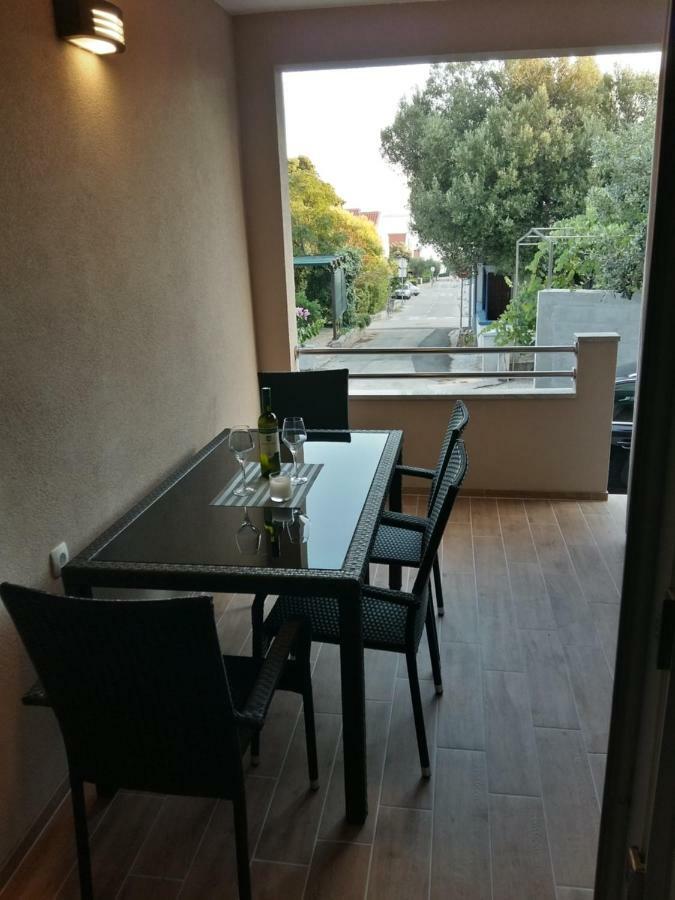 Apartment Vila Nina เพทรอซาเน ภายนอก รูปภาพ