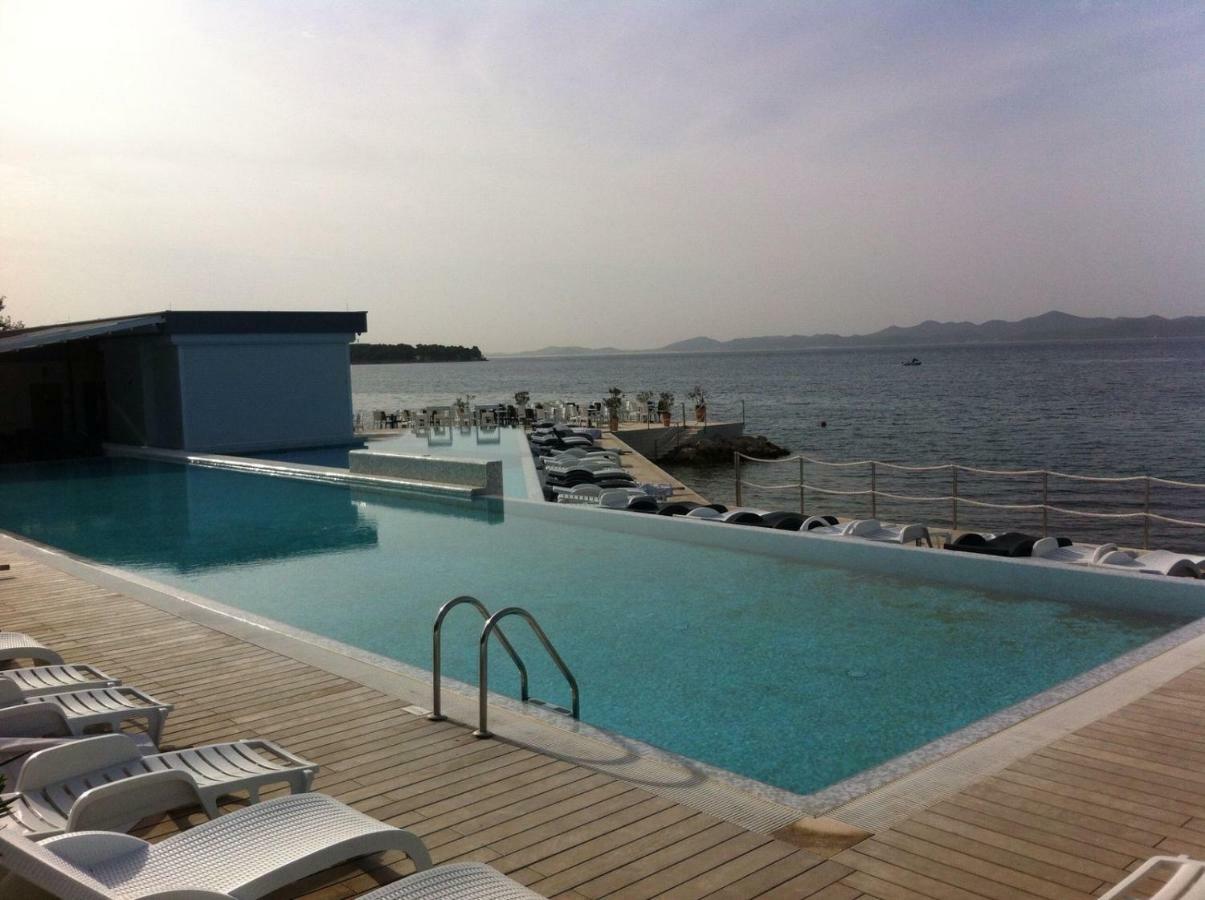 Apartment Vila Nina เพทรอซาเน ภายนอก รูปภาพ